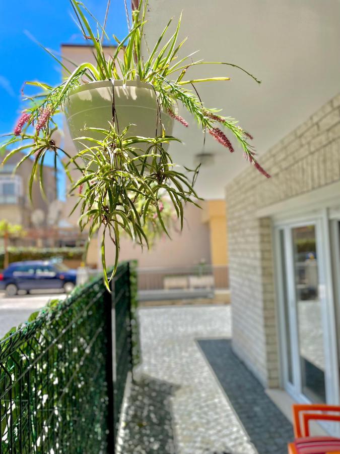 Apartments Neven Omis Ngoại thất bức ảnh
