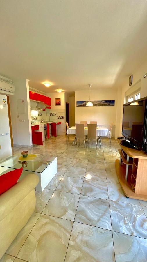 Apartments Neven Omis Ngoại thất bức ảnh