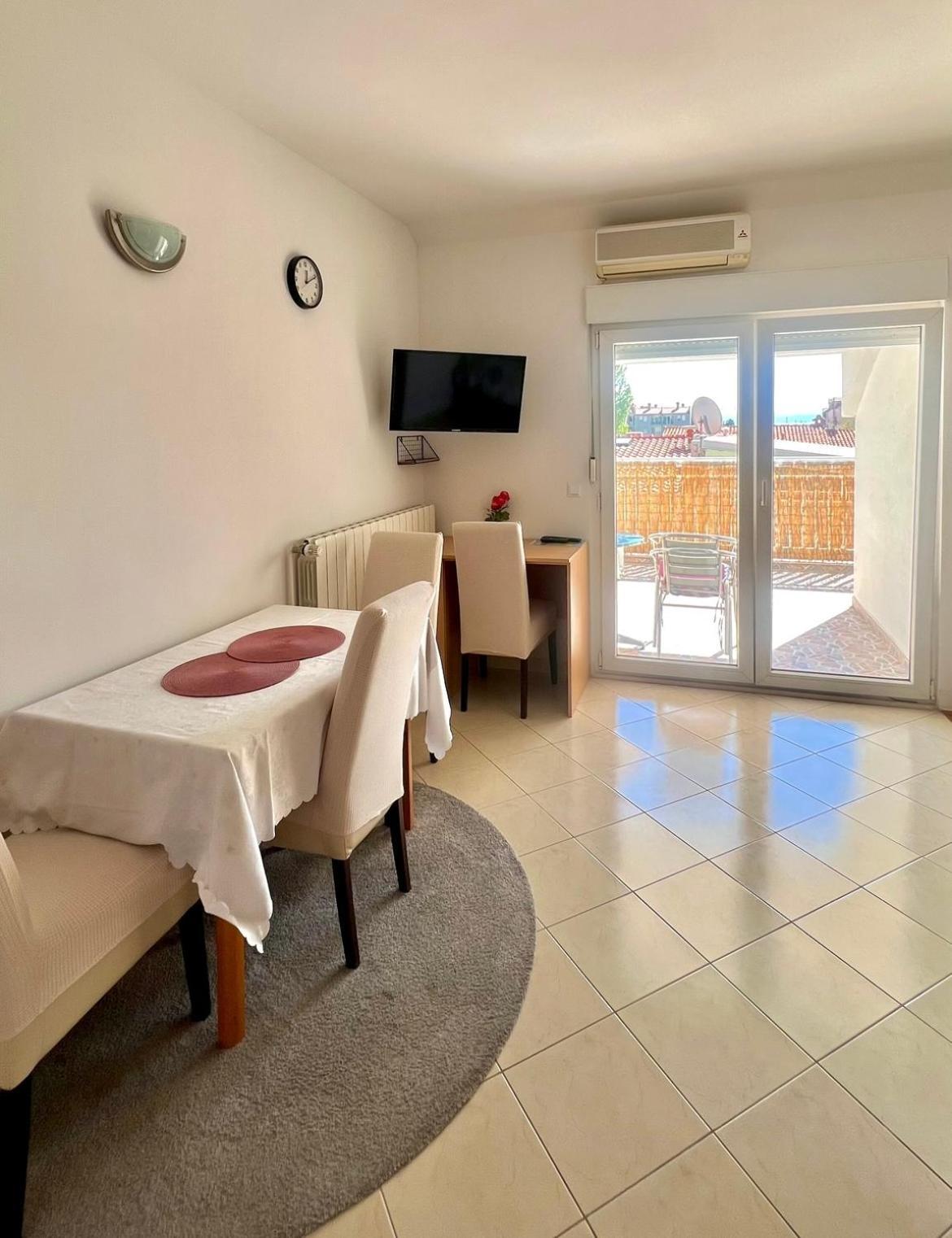 Apartments Neven Omis Ngoại thất bức ảnh