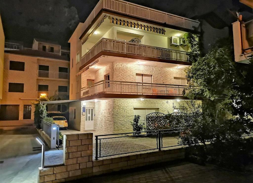 Apartments Neven Omis Ngoại thất bức ảnh