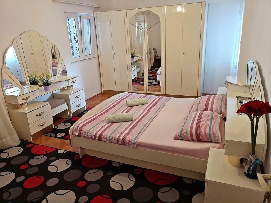 Apartments Neven Omis Ngoại thất bức ảnh